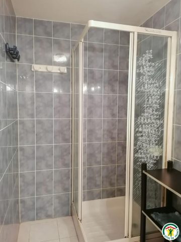 31G100886-599522d1846d49c6b2502887b95723f1