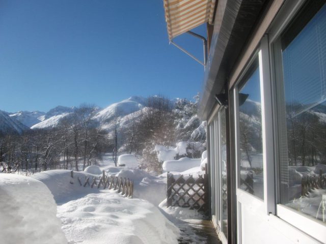 31G100886-f7fb84d5e4084db2a67e76a6b7564502