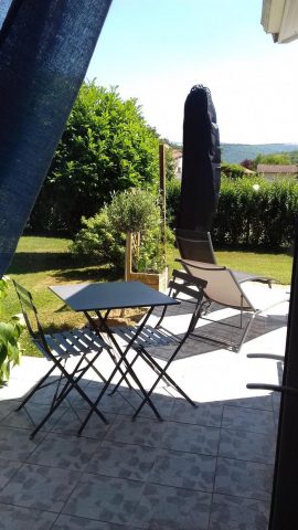 31G100895-5dcfeb9611a54f60976d24a0786ac956