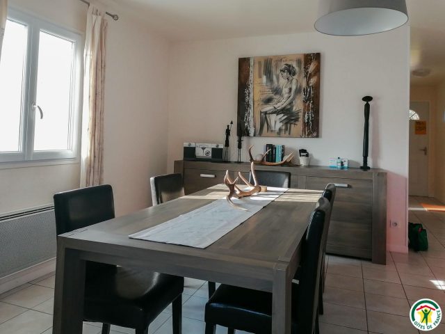 31G100895-a7bb57baafa1460182fd65e0e8adb53f