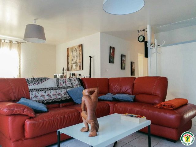 31G100895-df2190d8964643a8affdddc4fb422278