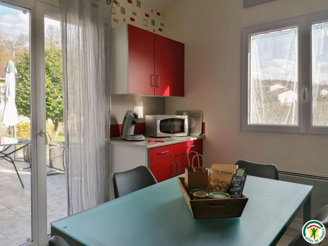 31G100895-e11d0dc2f8f14fc78ac96517ad9d69f3