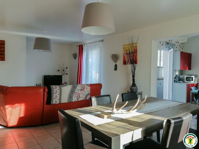 31G100895-fc45c982a8624a26bdb4318eb7aa3b42