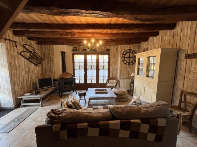 31G100906-2acc24a292d64ccfbc02beeaba6e4127