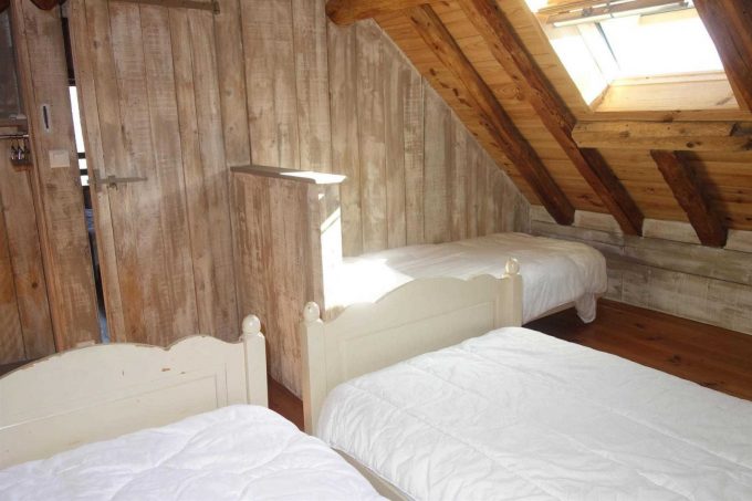 31G100906-90ec6eed701b4d97a332e0e313f32fee