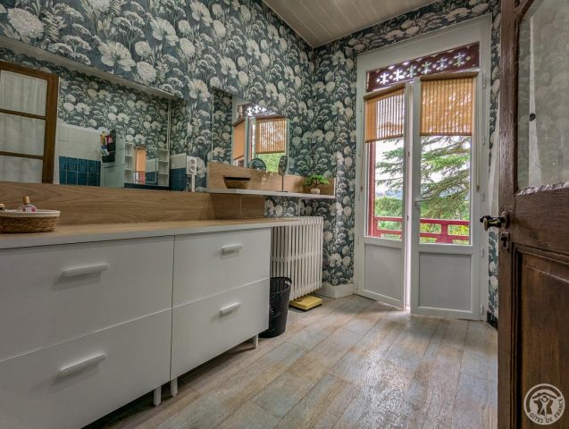 31G100934-015ba930645343c8a547d9b8f6b245e1