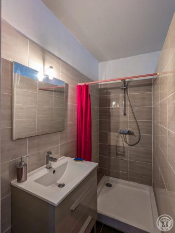 31G100934-2288b56db71d4b2d92026b015e306dc4