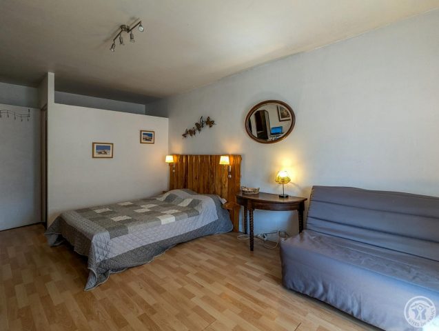 31G100934-28dbd88cef424bce88fa4ded15015131