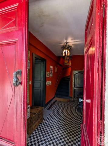 31G100934-2b8dde27224c47efa57d52fd57ef87d9