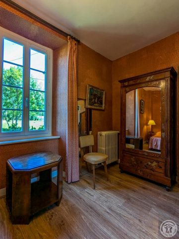 31G100934-324de1f04dd14783be7767bea350547a