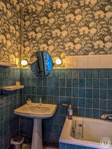 31G100934-3654f930a4a54439b541e452f913320f