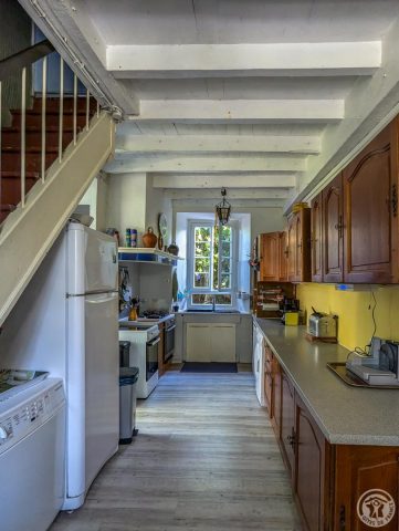 31G100934-6f7c74c133e245daa2d493f1b8eed5a6