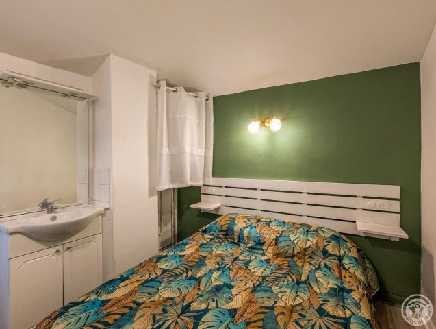 31G100934-7d2169dcdbd648d7838d3b205c25ae68