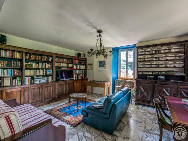 31G100934-b6134ec9dda5478d947521791bf3d9bb