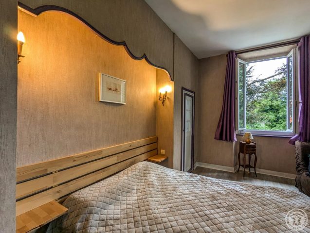 31G100934-c69820cf868844d7a959c92c23427565