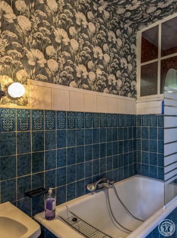 31G100934-cedfa830a1734b89b7fbde414d92f3de