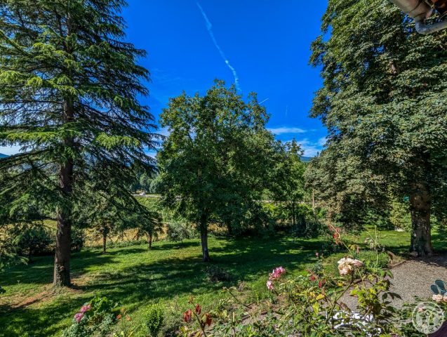 31G100934-e6274f2edff741ee97870b38ad74932e