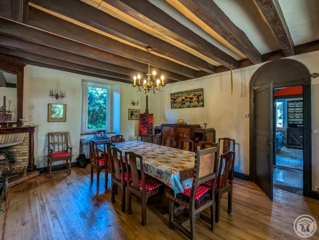 31G100934-f5a0d36dc1df4559aa4142c1f1d16cde