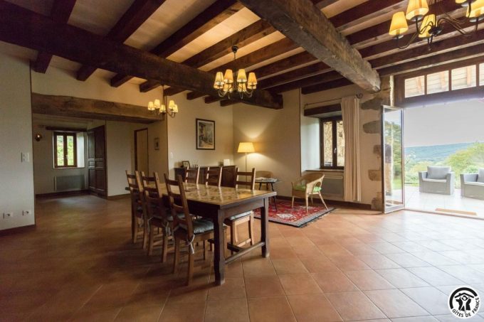 31G100978-063c25363a1a4c598bf0326c59eed611