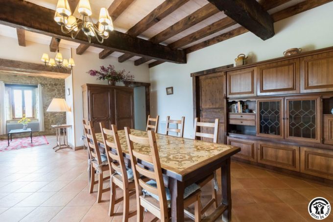 31G100978-2073c2d33a4347a48554d13ec61df938