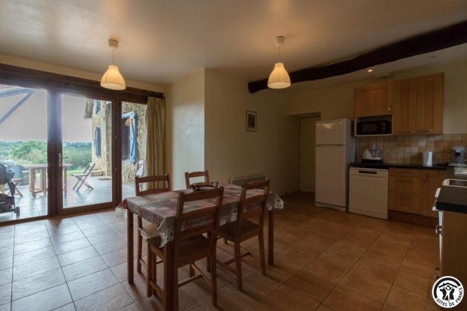 31G100978-2281b4f2615c43e694efb4011cbfb961