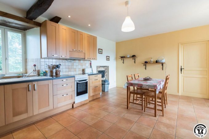 31G100978-60428dccac2b465ca09d610eb557e6dd