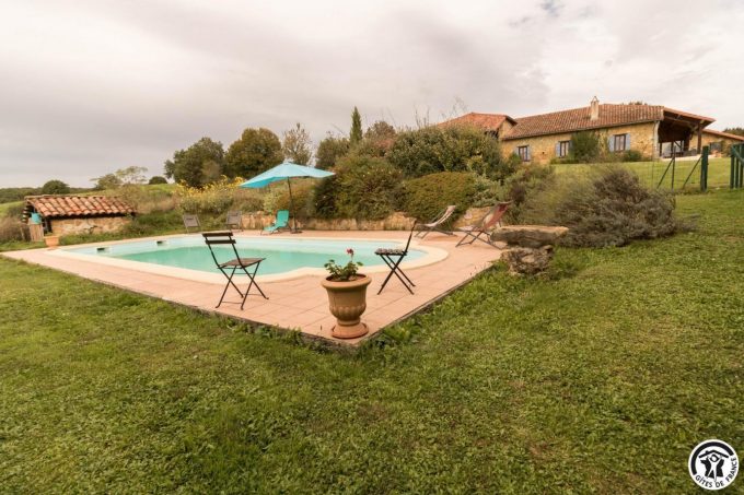 31G100978-bf52af9bf95f40dca01062884972d3f6