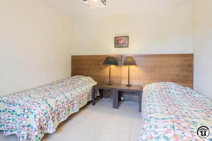 31G100978-e23e024e43f843a989dc45a6cc2bfa15