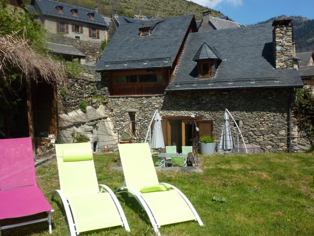 31G100982-2cdaca9ddf604d07aa9b5bbf00d3d94a