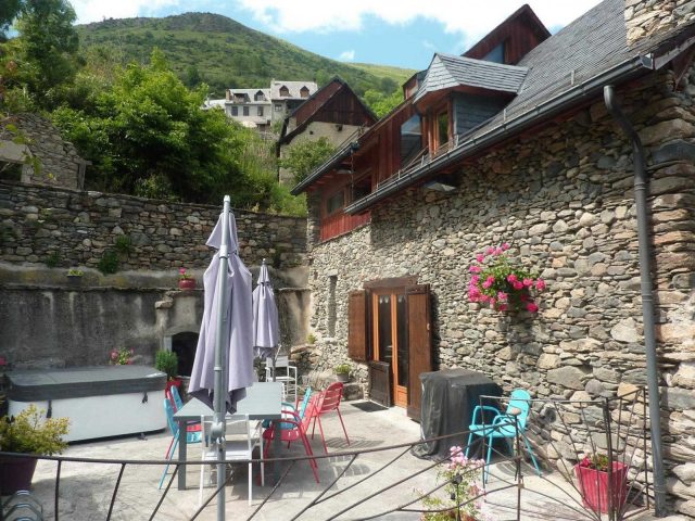 31G100982-510fe19a3c0a40978dd636fb059295a2