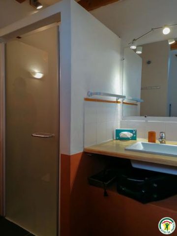 31G100982-516fde50aecc4f7798efffa06f6f7764