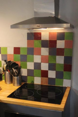 31G100982-84075ce131df43a19fbdef27a3bea484