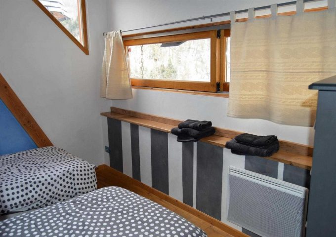 31G100982-b3107f61eff840c0ac5b071dbf9c5edf