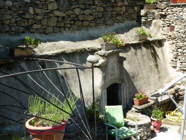 31G100982-b3443daf39b94e938940db50f08cd779