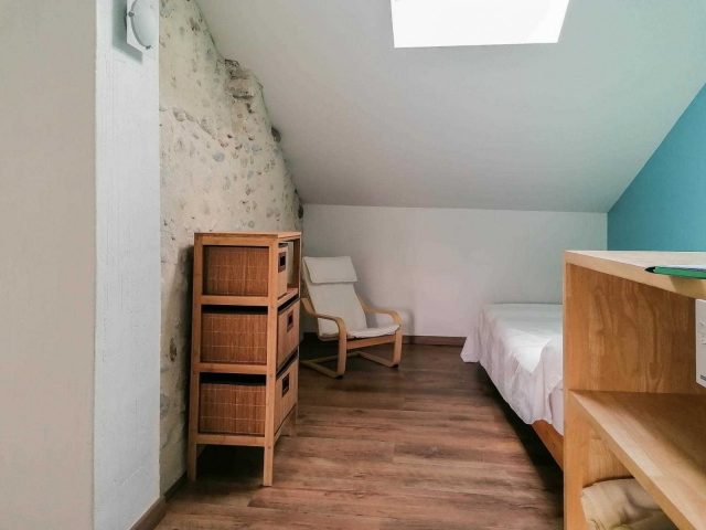 31G100985-7d1a2dd4110948f8802ae80cc5bd27b1