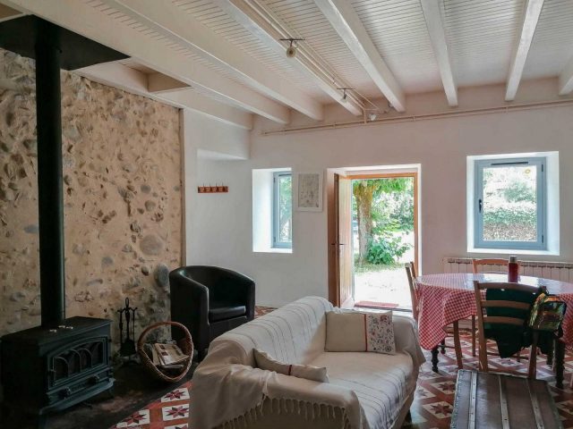 31G100985-972e3f8e631a4f1e9c3e41ed919247d0