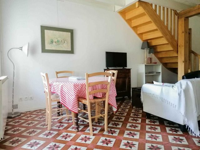 31G100985-be0d2470d9d04545a5591768fd05efc6