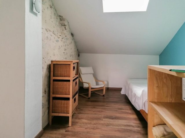 31G100985-dd7c6320a9a545aeb1a286ab531c65ea