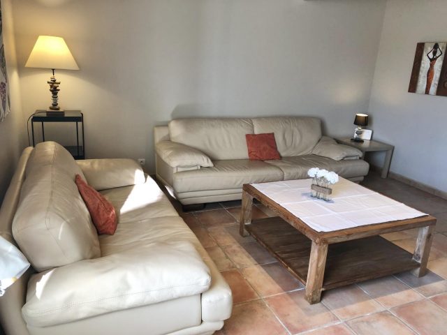 31G101006-3a5bcaba19484ab394a1742d4196d9eb