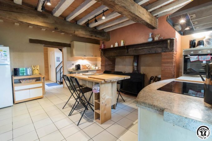 31G101006-885f37bd7e064517b8d14a8dcd0611fc