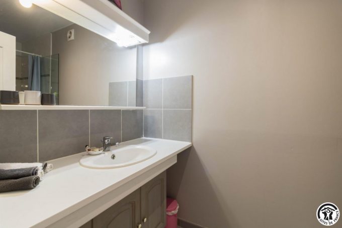 31G101006-9e1d8c4c3bd34c7b942d179f598e8bad