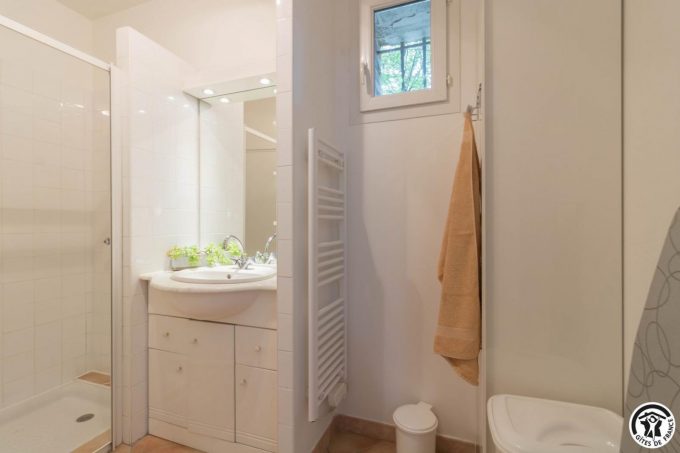 31G101045-08f4bc1112d948f1ae0c7f2232437321