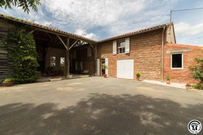 31G101045-922ceeb81c434215b3fa2c7db00a5829