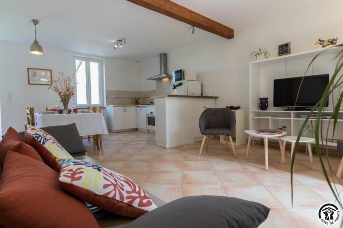 31G101045-c5a50f4a44ff4dd496d35806bd8cc58d