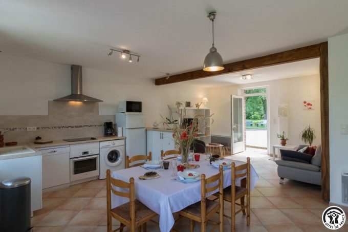 31G101045-fe0986ea5a4e41b89047e82a70094528