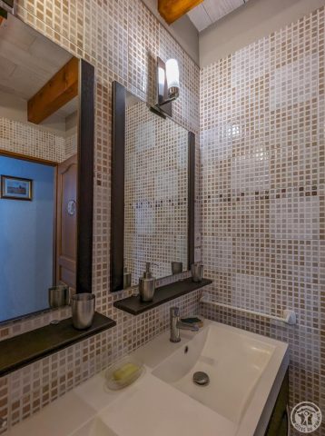 31G101056-046039c016894786ba4f30218d0310aa