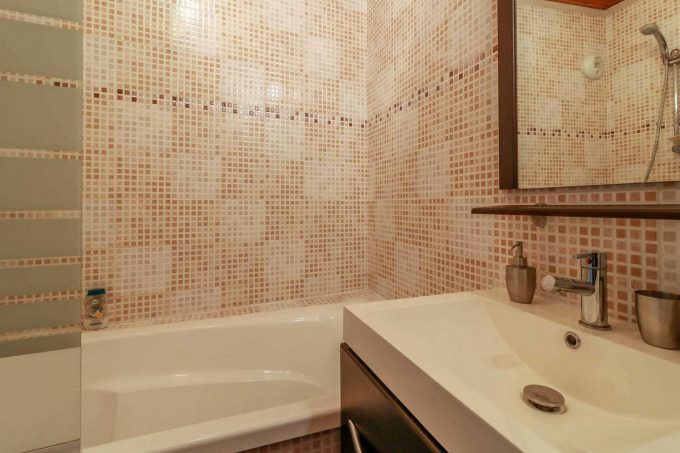 31G101056-15661ae7d39c423383104c0cb54e4eee