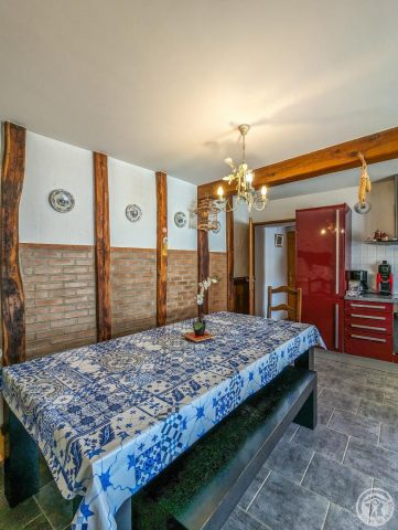 31G101056-7d2310c094d54d7fb42c80bc18d6c05d