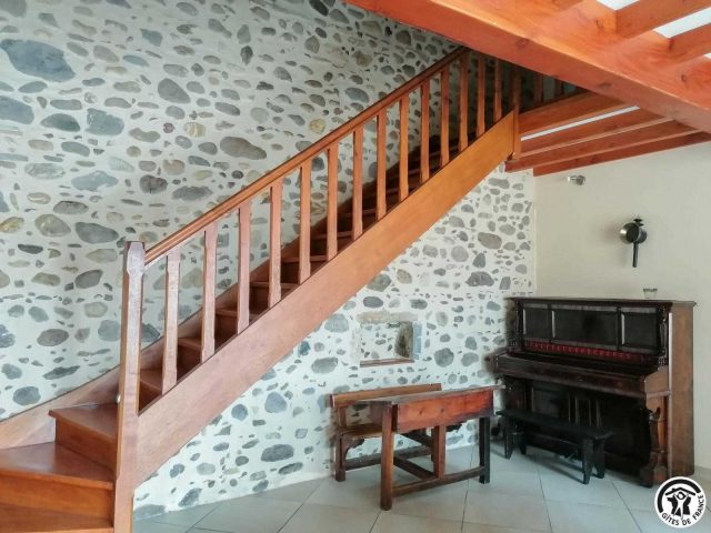 31G101082-325d505cd1354d079f0efa1409b63dc1