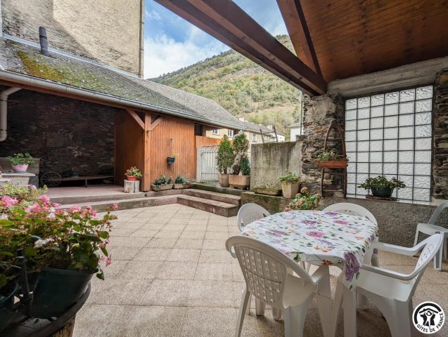 31G101085-14e899e97d38468f9843339d166d7939